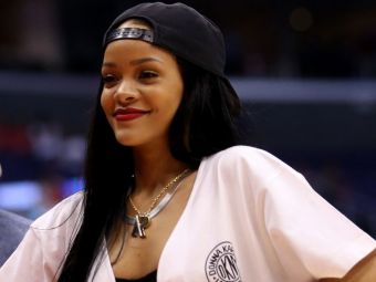 
	Rihanna, aparitie sexy la un meci din playoff-ul NBA: &quot;Incerca sa le distraga atentia jucatorilor!&quot; Rezultatele din playoff
