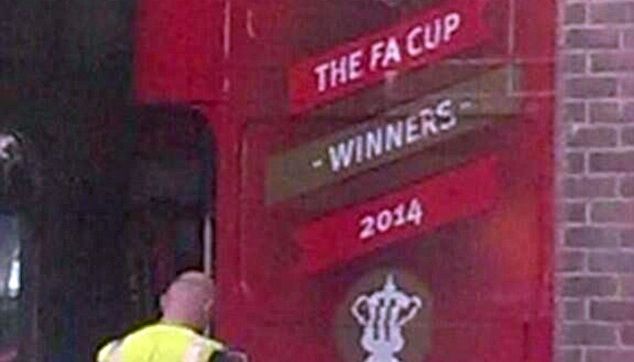Imaginea care a scapat astazi pe net: Wenger a comandat deja autobuzul pentru sarbatoarea castigarii FA Cup! Finala e la Sport.ro_3
