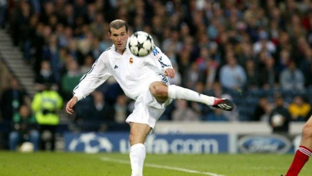 
	Cum a ajuns Zidane la Real Madrid: &quot;Cand am auzit prima oferta am RAS!&quot; S-au vazut de 9 ori ca sa-l ia pe Zizou! Detalii surpriza:
