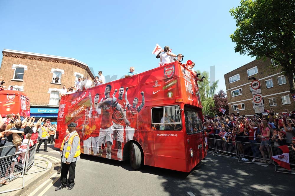SARBATOARE in Londra! Fanii lui Arsenal au iesit pe strada dupa victoria din Cupa! Cele mai tari imagini de la petrecere VIDEO_1