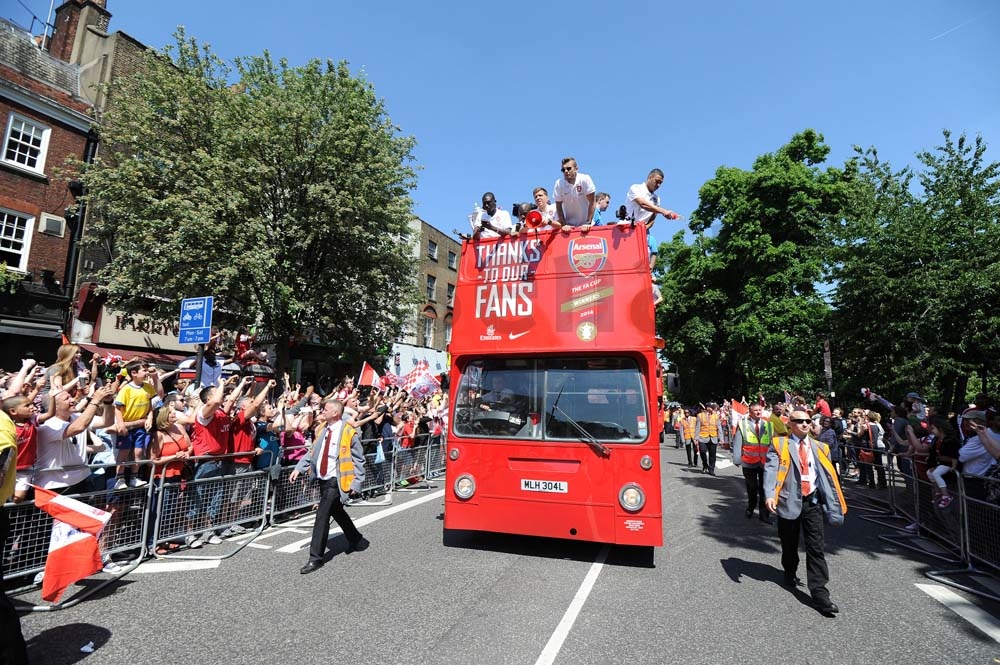 SARBATOARE in Londra! Fanii lui Arsenal au iesit pe strada dupa victoria din Cupa! Cele mai tari imagini de la petrecere VIDEO_4