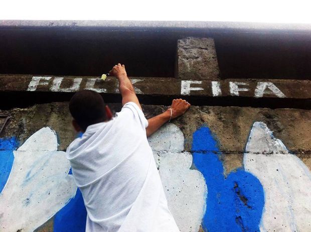 "Fotbalul nu tine de foame!" Protest emotionant al brazilienilor inainte de Mondial! Cum au ales sa protesteze impotriva FIFA_1