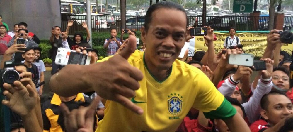 Cannavaro a avut un soc in timpul unui turneu in Asia: l-a vazut pe Ronaldinho in carca unui indonezian! Poza face senzatie pe net_2