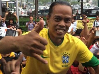 
	Cannavaro a avut un soc in timpul unui turneu in Asia: l-a vazut pe Ronaldinho in carca unui indonezian! Poza face senzatie pe net
