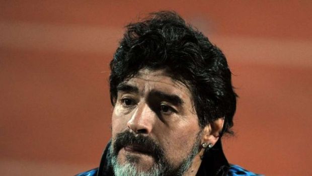 
	ATAC dur al lui Maradona! &quot;Blatter ar trebui sa se inchida in baie de RUSINE! Lumea trebuie sa stie!&quot;
