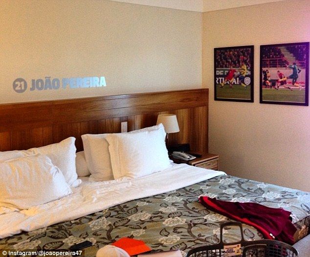 SUPER FOTO! Ce au gasit Cristiano Ronaldo si jucatorii Portugaliei in camerele de hotel dupa ce s-au cazat_2