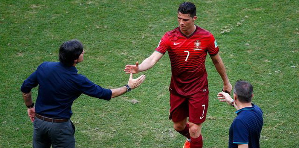 RUSINICA! Ce a facut selectionerul Germaniei inainte sa dea mana cu Ronaldo! VIDEO_2