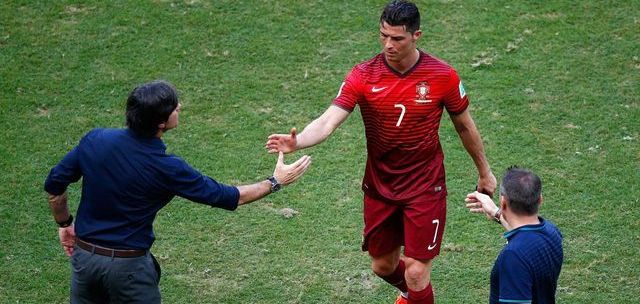 RUSINICA! Ce a facut selectionerul Germaniei inainte sa dea mana cu Ronaldo! VIDEO_1