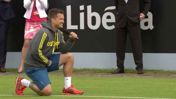 Moment emotionant la turneul din Olanda! Un tenismen si-a cerut iubita in casatorie pe teren. VIDEO