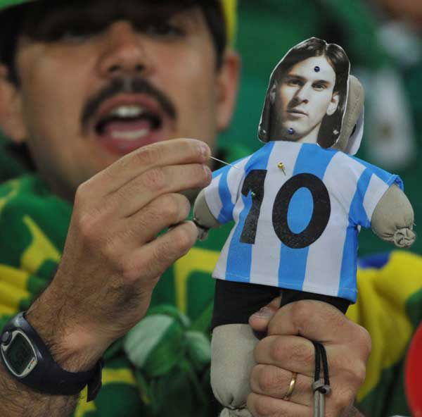 Cine i-a facut asta lui Messi: FOTO SADIC! Povestea Braziliei nefardate:_2