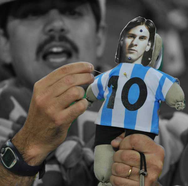 Cine i-a facut asta lui Messi: FOTO SADIC! Povestea Braziliei nefardate:_4