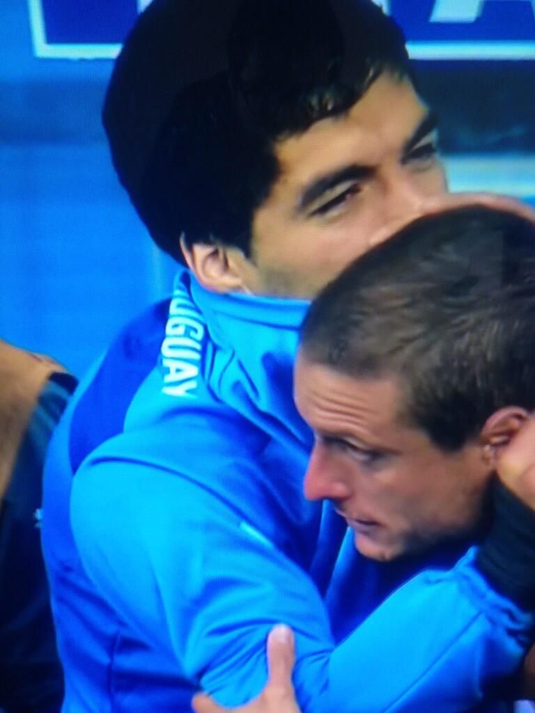 Scene DRAMATICE pe banca de rezerve a Uruguay-ului dupa iesirea lui Suarez! Imaginea a devenit viral in cateva secunde._1