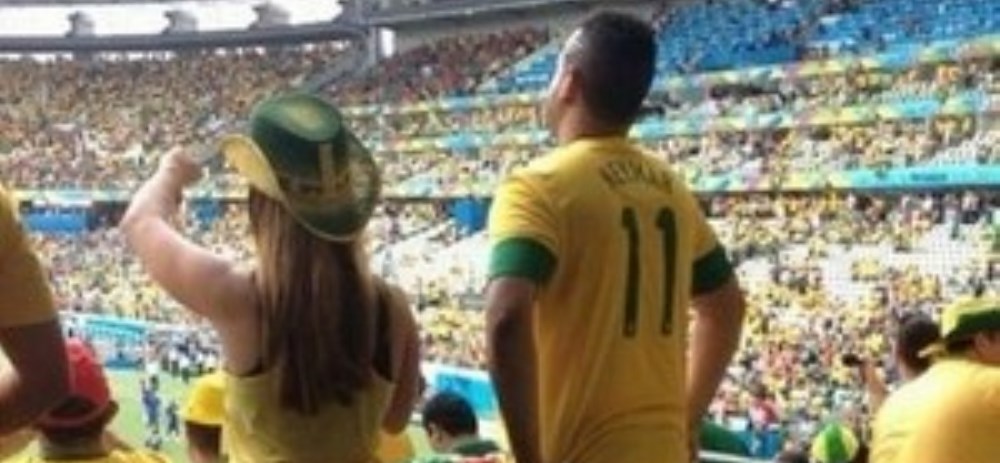 Cea mai scandaloasa imagine de la Mondial. Fanii au privit revoltati continuarea acestei fotografii din tribuna. FOTO_2