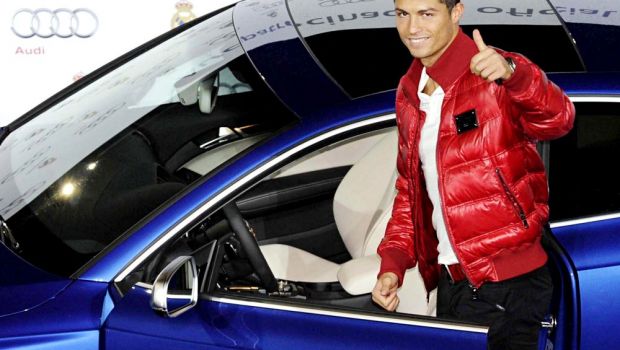 
	FOTO CADOU de 1,3 milioane de euro! Cum arata noul BOLID de 1000 de cai al lui Cristiano Ronaldo:
