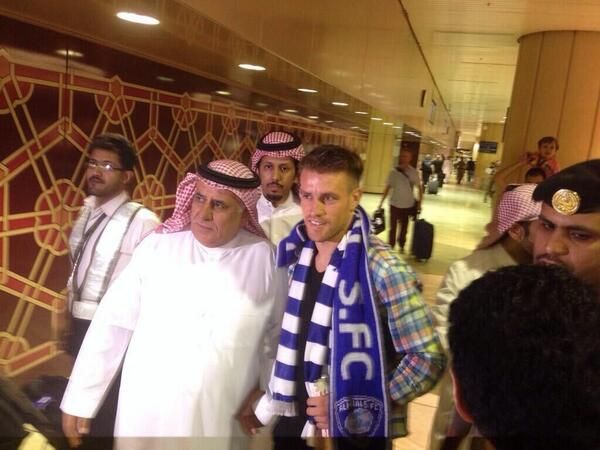 S-a BLOCAT aeroportul! Pintilii a ajuns la arabi! Cum a fost primit fostul jucator al Stelei. FOTO:_7
