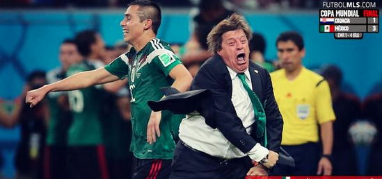 EPIC! :)) El este cel mai tare antrenor de la Mondial! Imagini de senzatie cu selectionerul Mexicului! GALERIE FOTO_7