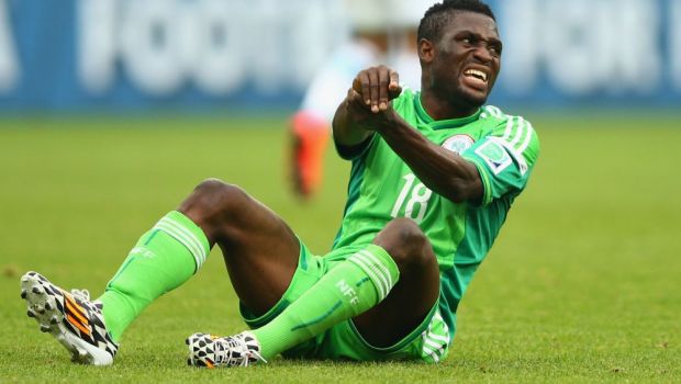 
	Cel mai ghinionist fotbalist de la Mondial! Un nigerian va rata restul turneului final din cauza unui coleg:

