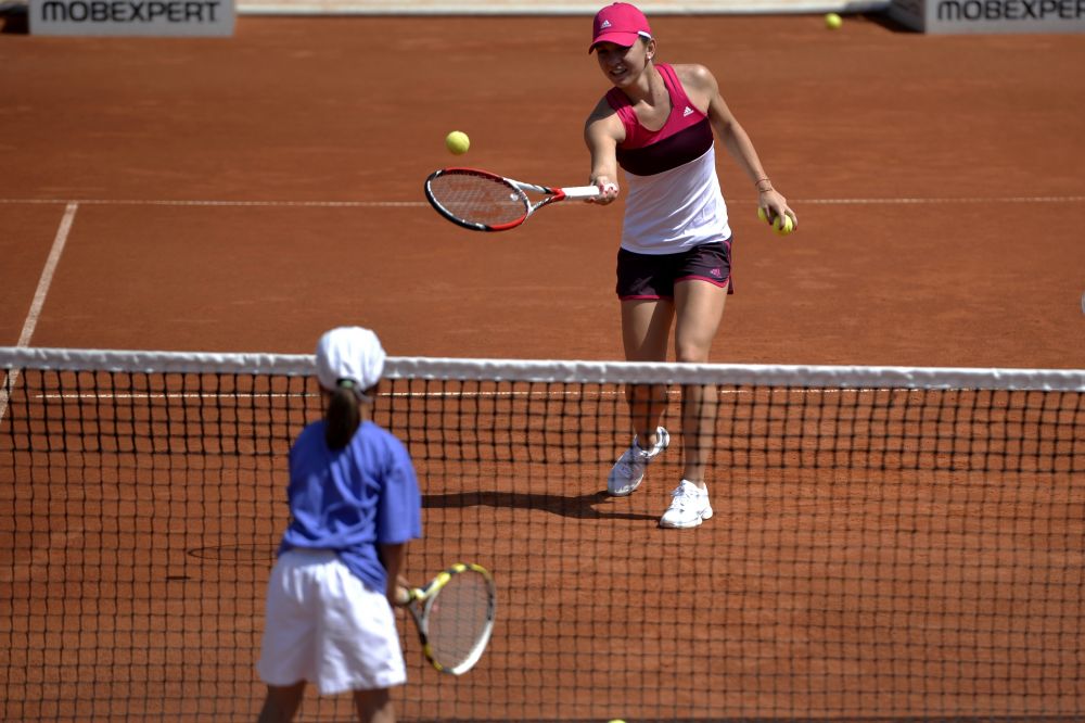 SUPER FOTO: Simona Halep a facut fericiti 200 de copii: a jucat tenis cu ei la Arenele BNR! "E incredibil ca avem turneu WTA!"_2