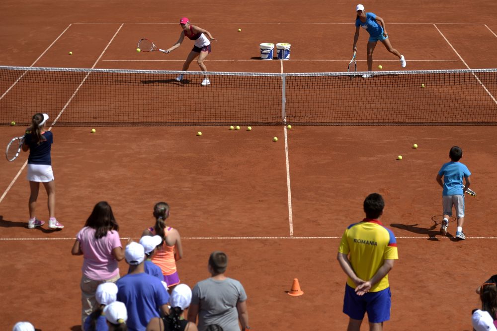 SUPER FOTO: Simona Halep a facut fericiti 200 de copii: a jucat tenis cu ei la Arenele BNR! "E incredibil ca avem turneu WTA!"_3