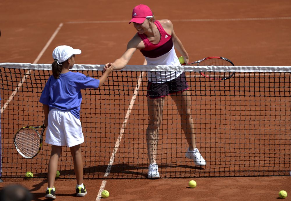 SUPER FOTO: Simona Halep a facut fericiti 200 de copii: a jucat tenis cu ei la Arenele BNR! "E incredibil ca avem turneu WTA!"_5