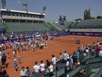 
	SUPER FOTO: Simona Halep a facut fericiti 200 de copii: a jucat tenis cu ei la Arenele BNR! &quot;E incredibil ca avem turneu WTA!&quot;
