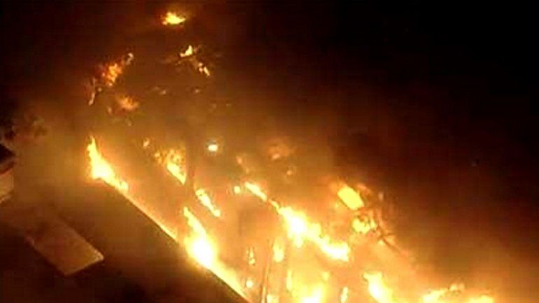 Scena cutremuratoare: fanii au dat foc steagului Braziliei, un autobuz a fost incendiat! Imaginile dezastrului_2