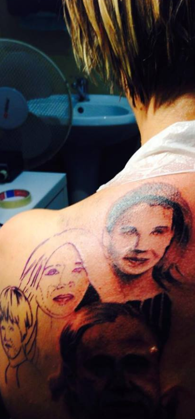 Nebunie de tatuaj: sotia lui Reghe si-a desenat toata familia pe spate! Arabii nu trebuie sa vada asta :) FOTO & VIDEO_6
