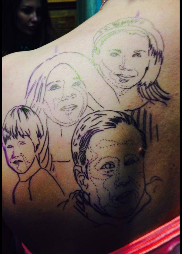 Nebunie de tatuaj: sotia lui Reghe si-a desenat toata familia pe spate! Arabii nu trebuie sa vada asta :) FOTO & VIDEO_7
