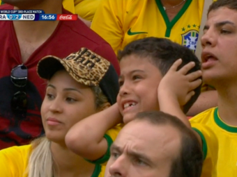 
	Cineva sa OPREASCA dezastrul asta! Imaginea meciului la Brazilia - Olanda! Nu a mai suportat sa-si vada nationala distrusa
