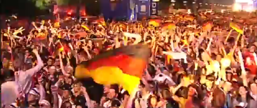VIDEO: Din Berlin pana pe Copacabana, noaptea nemtilor nebuni! Reactii dupa trofeul Mondial castigat de Germania:_1