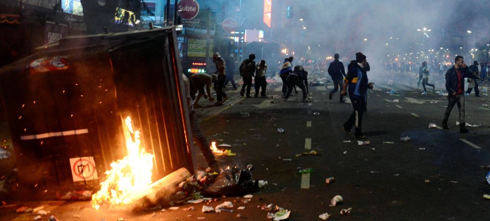 Violente teribile la Buenos Aires: golul lui Gotze a declansat haosul! Magazine vandalizate, politisti raniti, zeci de arestari!_11