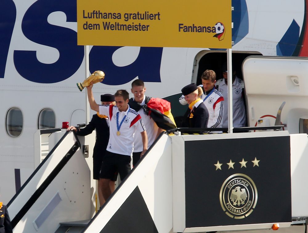 Faza DEMENTIALA a capitanului: Lahm i-a facut sa rada pe cei 250.000 de nemti! Germania in sarbatoare! FOTO&VIDEO_5