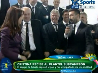 
	Lavezzi nu s-a simtit niciodata mai stanjenit! Presedinta Argentinei i-a strigat de fata cu toti: &quot;Vino incoace, sex-simbolule&quot; :)
