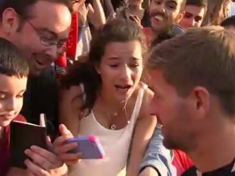 
	&quot;Steve, I love you!&quot; Imaginea zilei in SUA! Cum a reactionat aceasta tanara dupa o poza cu Gerrard. VIDEO
