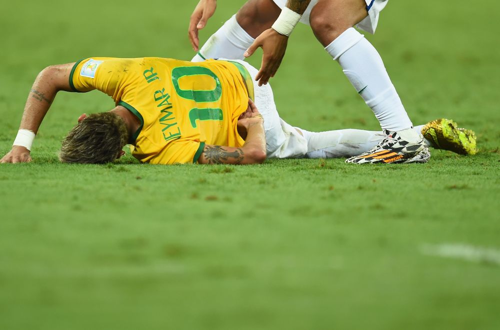 "Neymar, cum e spatele?" :) Starul Barcei se recupereaza dupa accidentarea la coloana alaturi de Paris Hilton! FOTO_4