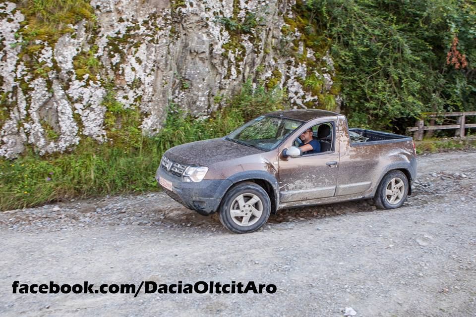 FOTO SPION! Noua Dacia a fost surprinsa fara deghizare la TESTE! Masina pregatita pentru lansarea oficiala din 2015_1