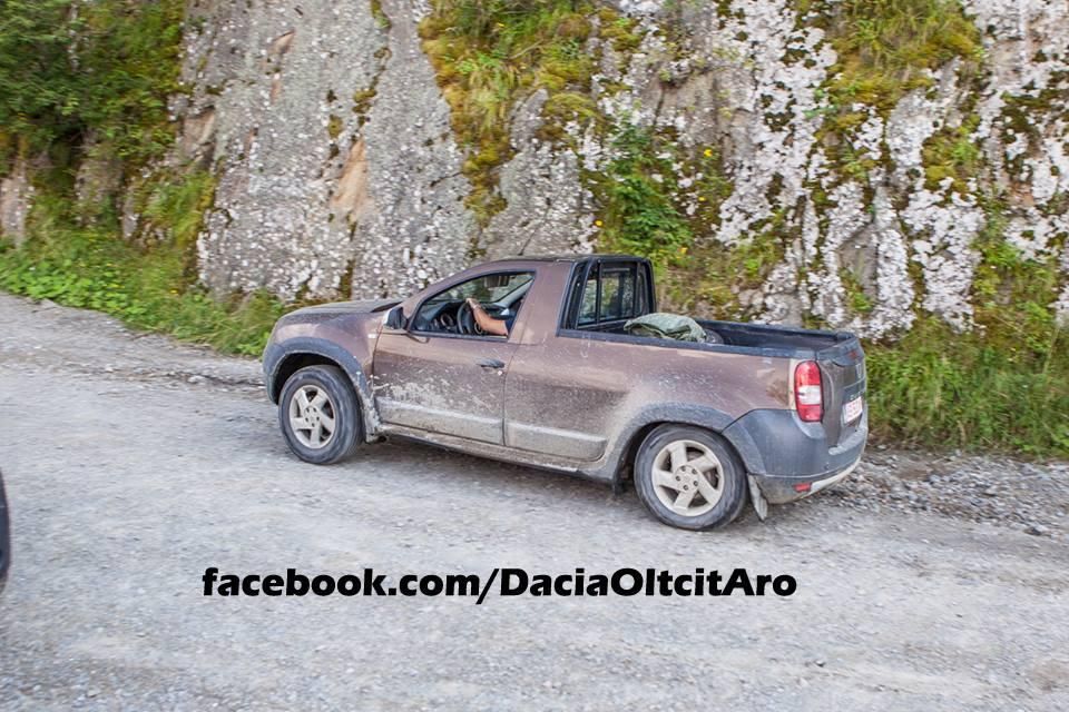 FOTO SPION! Noua Dacia a fost surprinsa fara deghizare la TESTE! Masina pregatita pentru lansarea oficiala din 2015_3