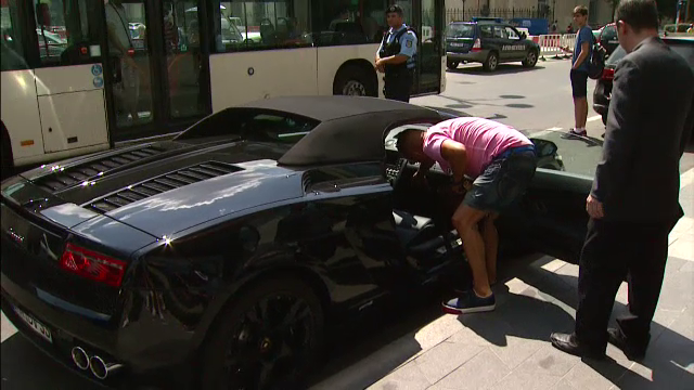Aparitie SF in centrul Bucurestiului! Cine s-a dat jos dintr-un Lamborghini de 200.000 de euro! FOTO_11
