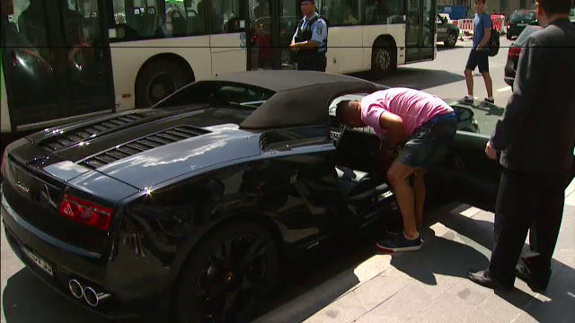 Aparitie SF in centrul Bucurestiului! Cine s-a dat jos dintr-un Lamborghini de 200.000 de euro! FOTO_12