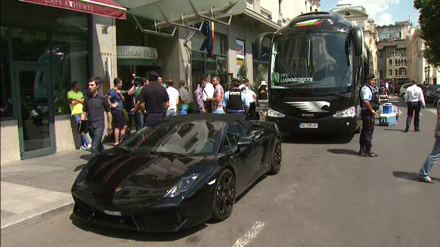 Aparitie SF in centrul Bucurestiului! Cine s-a dat jos dintr-un Lamborghini de 200.000 de euro! FOTO_14