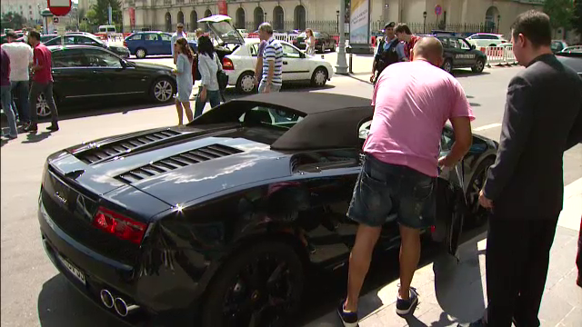 Aparitie SF in centrul Bucurestiului! Cine s-a dat jos dintr-un Lamborghini de 200.000 de euro! FOTO_9