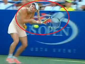 
	Faza zilei US Open: Caroline Wozniacki a jucat un punct cu parul legat de racheta! Ce a iesit :)) VIDEO
