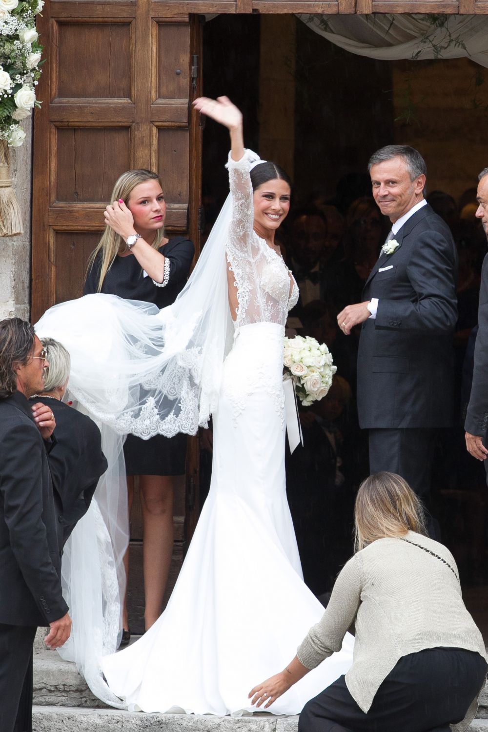 Aparitie eleganta a lui Lobont si sotiei sale la o nunta de 5 stele din Italia. Cum au venit imbracati. FOTO_1