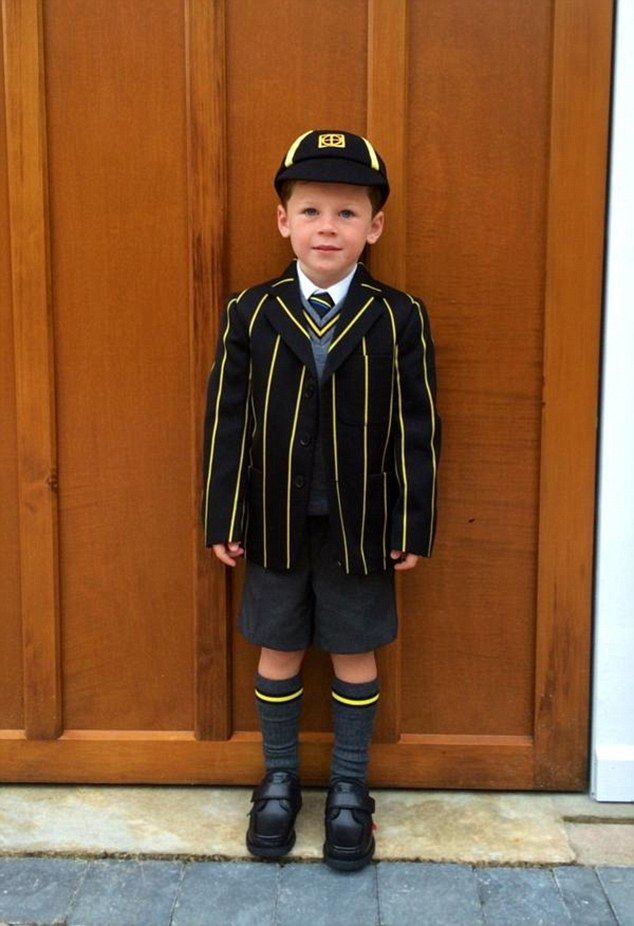 Cum a fost pus fiul lui Wayne Rooney sa se imbrace in prima sa zi de scoala. FOTO_1