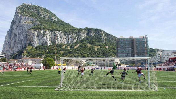 
	VIDEO Nationala pregatita pentru orice situatie. Cu ce se ocupa jucatorii din Gibraltar, debutantii din preliminariile EURO 2016
