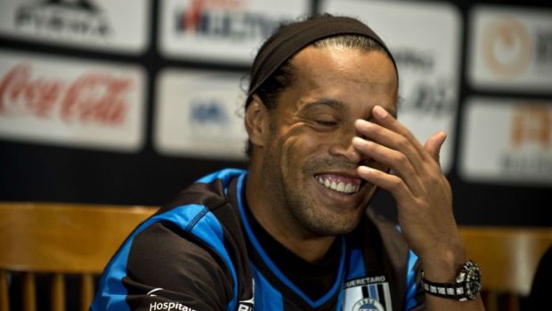 
	Ronaldinho, spectacol la conferinta de prezentare in Mexic: &quot;Am venit sa cuceresc trofee si femei!&quot; :)&nbsp; 

