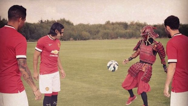 
	Cine e noul SAMURAI de la Manchester United? Super jongleriile inventate de Falcao cu el. VIDEO
