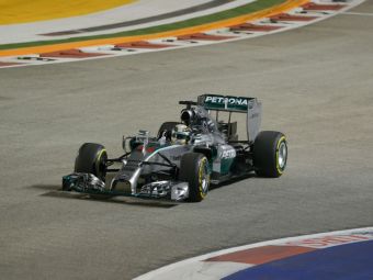 
	Hamilton castiga Marele Premiu din Singapore si devine noul lider din clasamentul mondial F1
