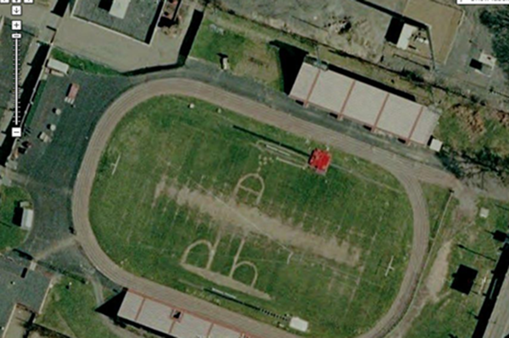 Cum a fost vandalizat gazonul unui stadion de fotbal! Imaginile incredibile surprinse din satelit. FOTO_2