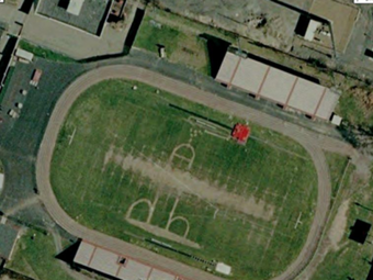 Cum a fost vandalizat gazonul unui stadion de fotbal! Imaginile incredibile surprinse din satelit. FOTO